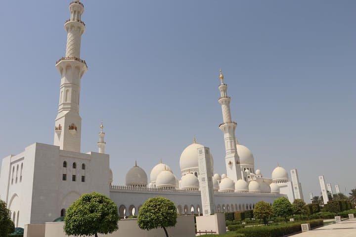 Abu Dhabi Full-Day City Tour with Ferrari World Ticket: Mosque, Corniche and Yas Island Adventure photo 5