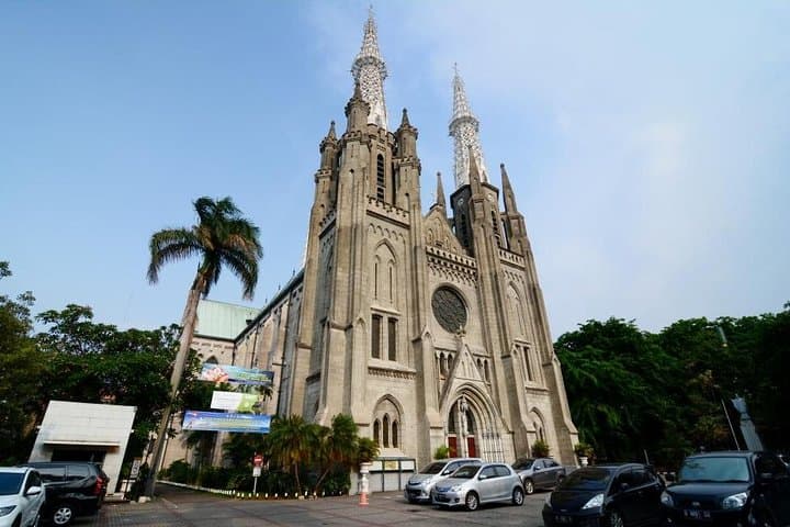 Full-Day Private Jakarta Tour: TMII, Monas, Istiqlal & Batik Shopping photo 4