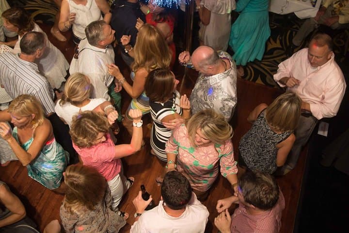 Clearwater Evening Yacht Cruise: Dinner, Live Music & Tampa Bay Views photo 4