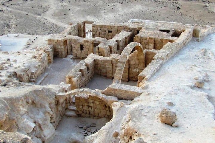 Negev Mountains Private Tour from Tel Aviv — Makhtesh Ramon, Avdat & Sde Boker photo 2