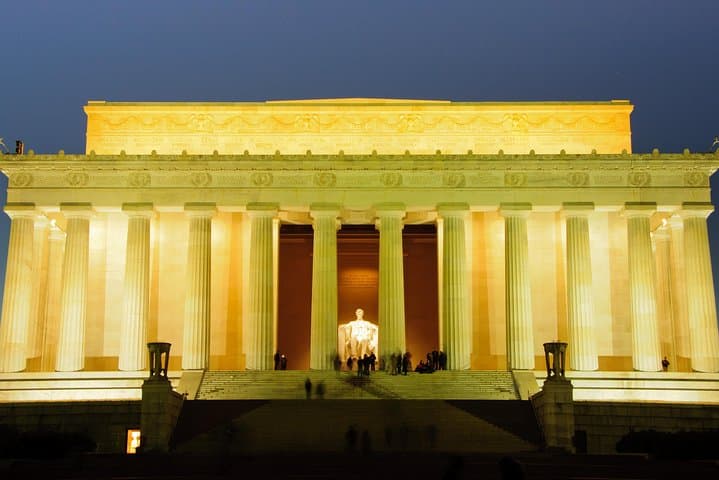 Washington DC After Dark: Night-Time Monuments & Memorials Tour
