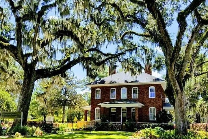 Private Bonaventure Cemetery Day Tour with Shannon Scott - Savannah River Oaks & History photo 2