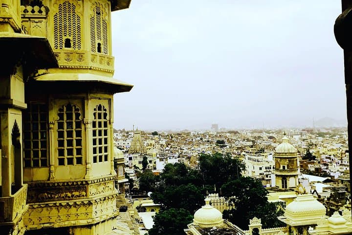 Udaipur City Palace & Bagore Ki Haveli Folk Dance: Private Evening Guided Tour photo 3