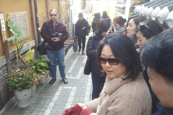 Traditional Seoul Gourmet Tour: Bukchon Hanok Food and Tea Experience photo 1