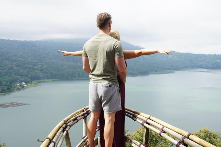 Bali Instagram Day Tour: Handara Gate, Twin Lakes, Waterfall & Ulun Danu photo 3