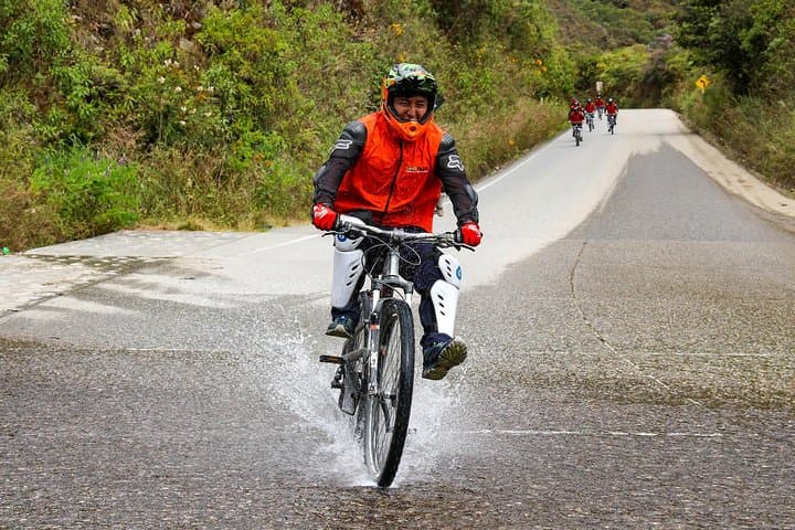 4-Day Inca Jungle Trek to Machu Picchu: Biking, Rafting & High-Forest Hike photo 2