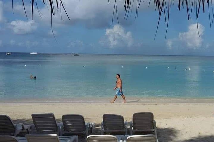 West Bay Beach Snorkelling Break — Roatan Coral Reef & Beach Club photo 3
