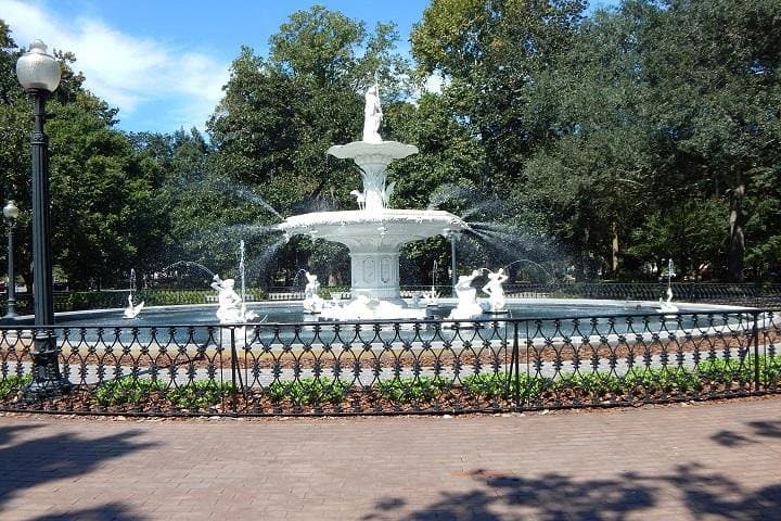 Savannah Historic District Small-Group Walking Tour: Riverfront Squares & Southern Stories photo 4