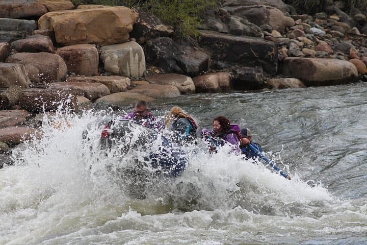 Lower Animas River: 2-Hour Splash 'N' Dash Family Rafting in Durango photo 2
