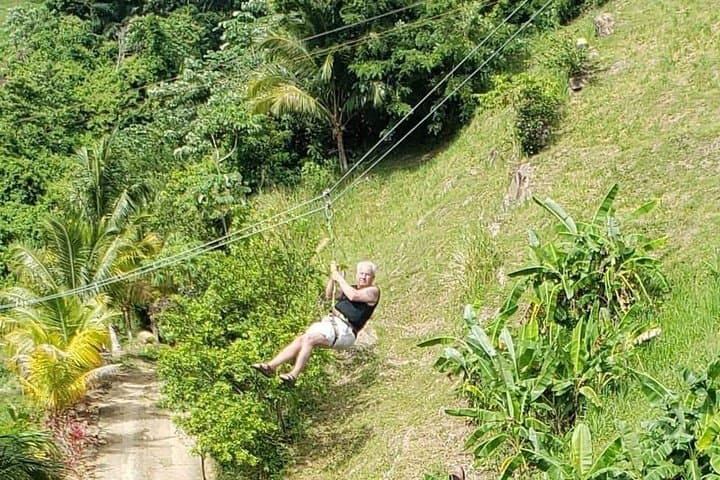 Full-Day Zipline Adventure and Private Beach Club on Roatán Island photo 2