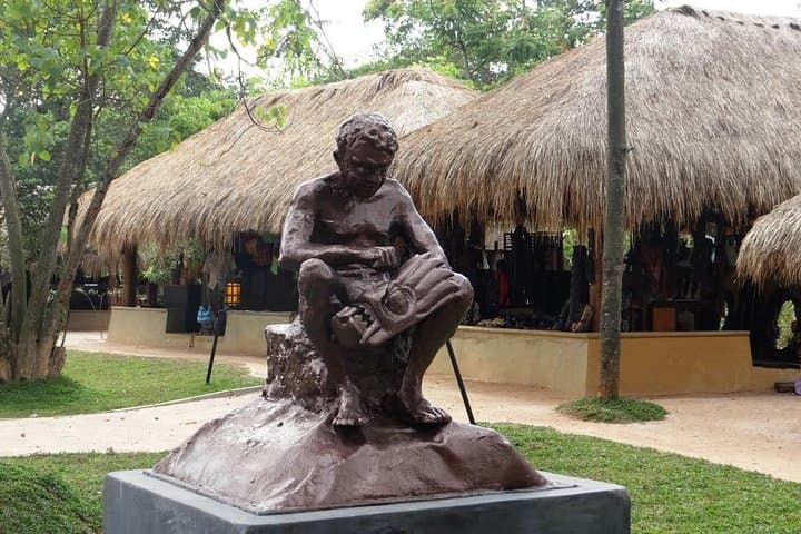 Colombo Private City Tour: Temples, Galle Face & Local Shopping with Lunch photo 1