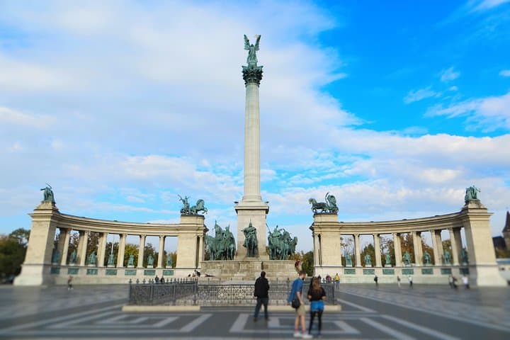 Budapest Private Luxury Sightseeing Tour — 4-Hour Personalized City Highlights with Guide & Transport photo 3
