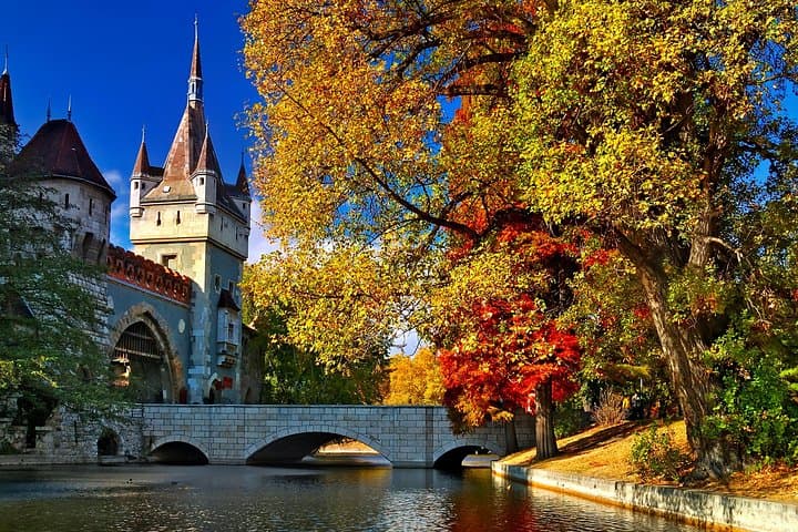 Budapest Private Luxury Sightseeing Tour — 4-Hour Personalized City Highlights with Guide & Transport photo 6