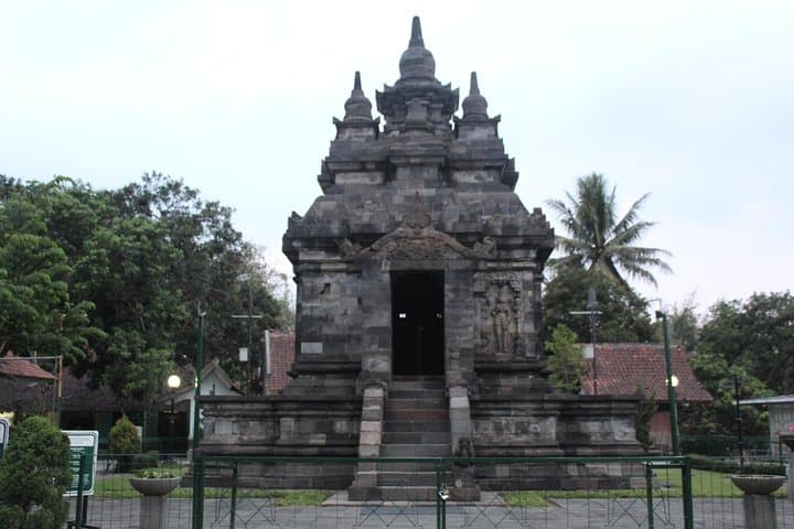 Jogja Day Tour: Borobudur Sunrise, Merapi Jeep & Prambanan in One Day photo 6