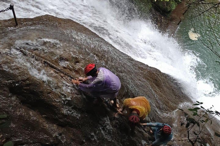 Guilin Gudong Waterfall & Crown Cave: Full-Day Private Adventure