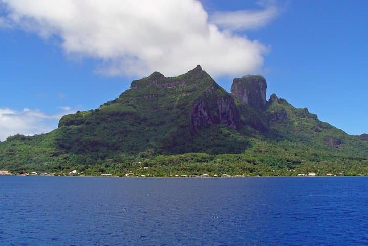 Bora Bora Off-Road 4x4 Sightseeing Tour — Faanui Valley, WWII Sites & Pareu Workshop