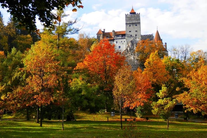 Peles Palace and Bran Castle Day Tour from Bucharest: Sinaia, Bran & Brasov