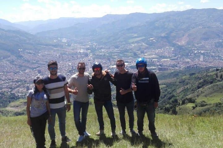 Paragliding over Medellín: Tandem Flights from the Aburrá Valley Hills photo 2