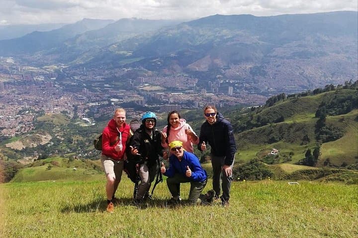 Paragliding over Medellín: Tandem Flights from the Aburrá Valley Hills photo 4
