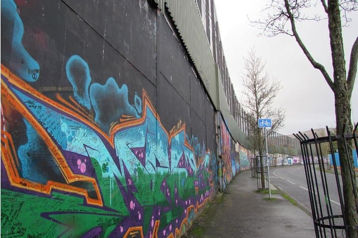 Belfast Murals Taxi Tour: Peace Wall, Falls & Shankill Roads in 90 Minutes photo 3