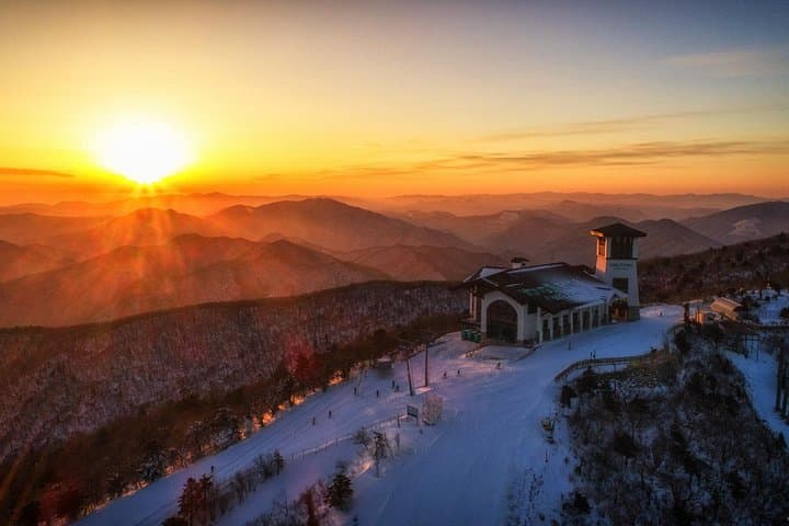 Private 2-Day Ski Tour at Pyeongchang Olympic Site — Yongpyong Lessons & Lift Included