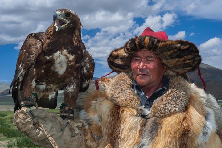 Golden Eagle Festival in Bayan-Ölgii: Watch Kazakh Eagle Hunters in Mongolia