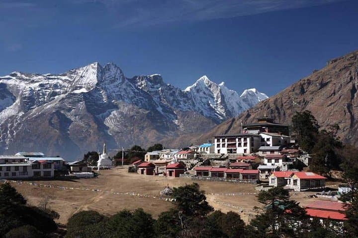 Everest Base Camp Trek: 12-Day Lukla to Kala Patthar Adventure photo 2
