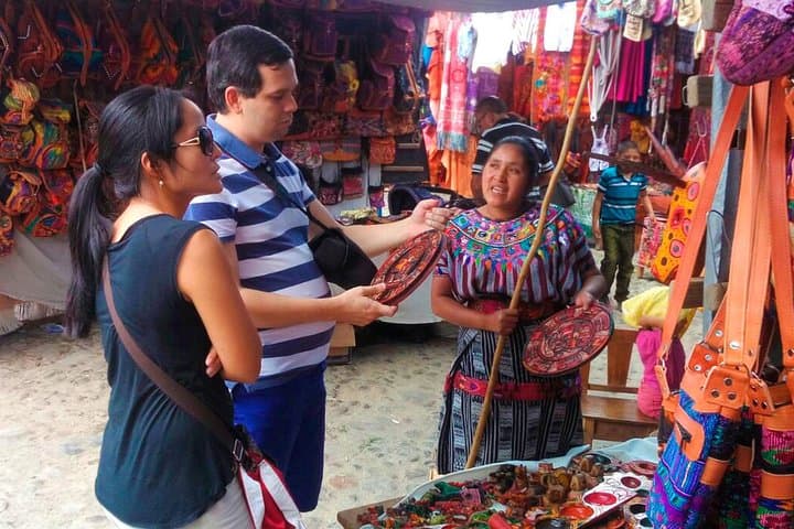 Chichicastenango Market & Lake Atitlán: 2-Day Highlands Tour from Guatemala City
