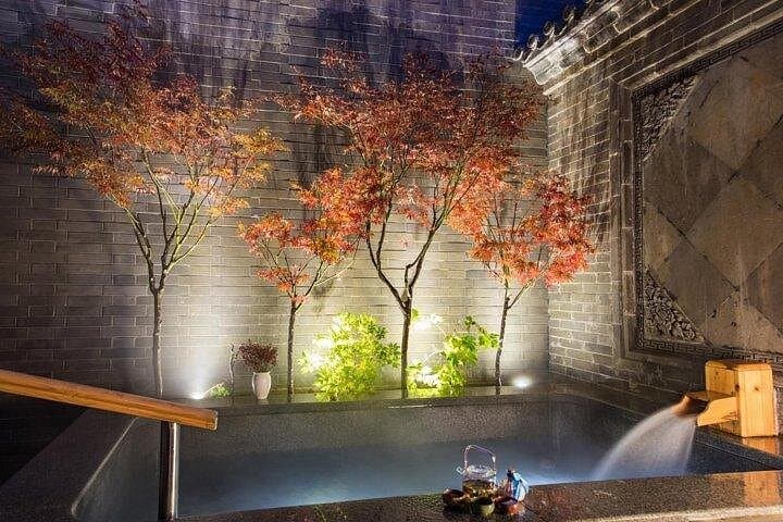 Overnight-Getaway-to-Gubei-Water-Town-and-Simatai-Great-Wall-with-Hot-Springs photo 2