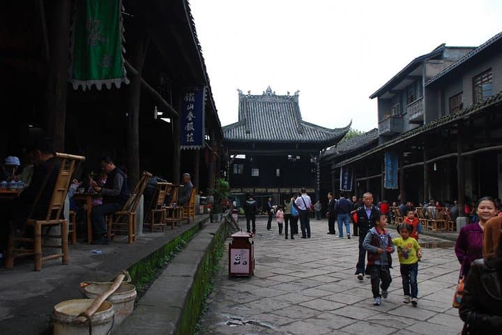 Day Trip from Chengdu: Leshan Giant Buddha & Luocheng Ancient Town by Train photo 2