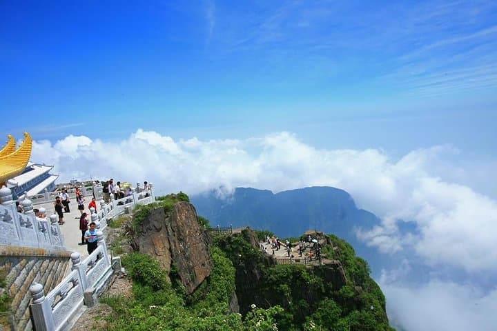 2-Day Private Tour from Chengdu to Leshan Giant Buddha & Mount Emei