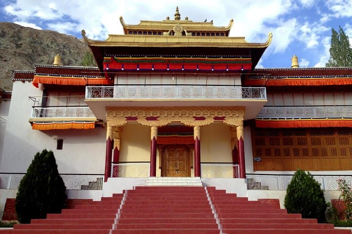 Paradise on Earth: 11-Day Ladakh and Kashmir Scenic Tour (All-Inclusive)