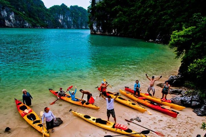 Deluxe 2-Day Cruise and Kayak Adventure in Halong Bay photo 2
