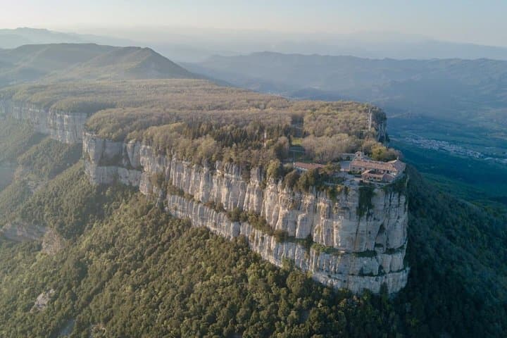 Mountains, Towns and Art: 2-Day Medieval Trip from Girona to Vic