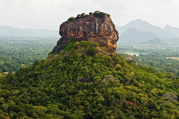 3-Day Sri Lanka Highlights Tour — Sigiriya, Kandy & Nuwara Eliya