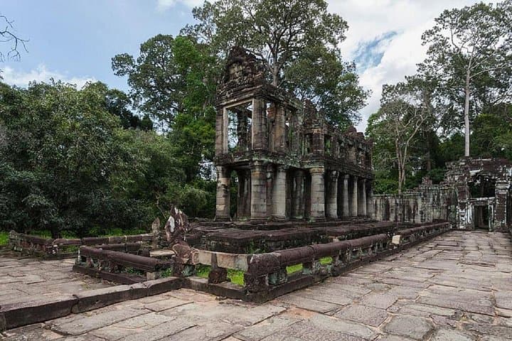 Angkor Wat 3-Day Temple Tour — Sunrise, Rolous Group & Tonle Sap Experience