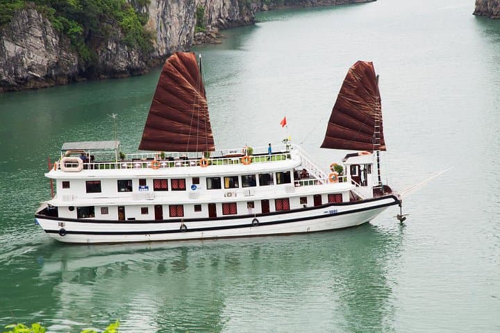 Swan Cruise Overnight: 2-Day Bai Tu Long Bay & Thien Canh Son Cave Adventure photo 1