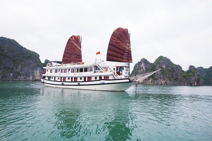 Swan Cruise Overnight: 2-Day Bai Tu Long Bay & Thien Canh Son Cave Adventure photo 2
