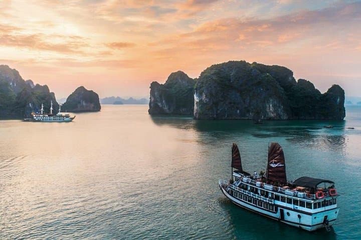 Bai Tu Long Bay Swan Cruise: 2-Day, 1-Night Thien Canh Son Cave Escape photo 2