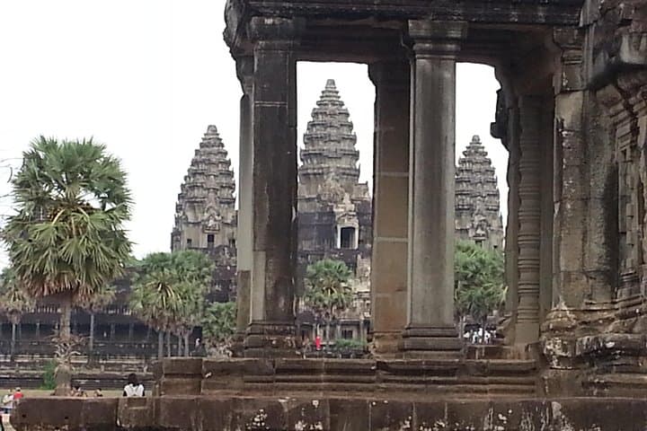 Two-Day Angkor Temples & Tonle Sap Floating Village Private Tour