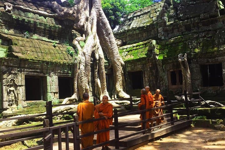 4-Day Siem Reap and Battambang Temple Tour: Angkor Wat, Ta Prohm & Bamboo Train photo 1