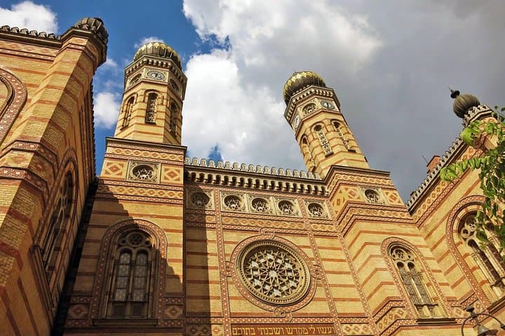 Private Full-Day Budapest City Tour: Castle District, Parliament & Thermal Baths photo 4