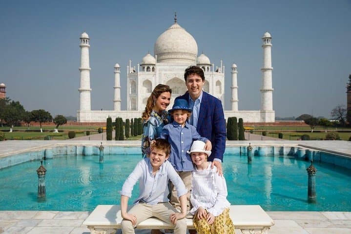 Overnight Taj Mahal Tour from Delhi: Sunrise, Agra Fort & Fatehpur Sikri