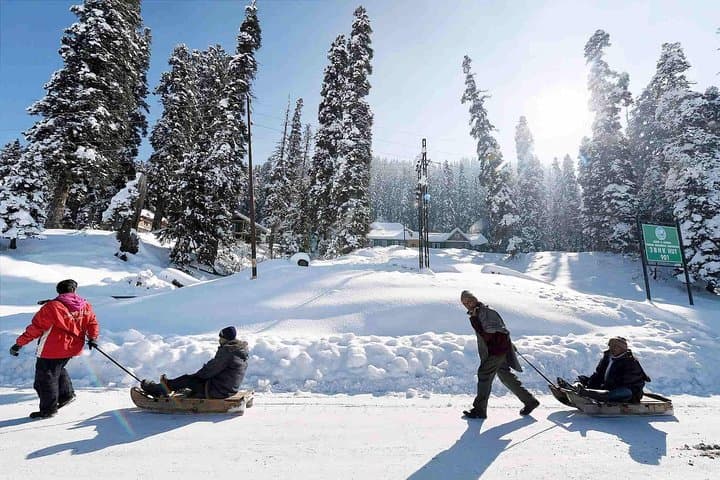 5-Day Kashmir Tour: Houseboat Shikara, Gulmarg Gondola & Pahalgam Valleys photo 5