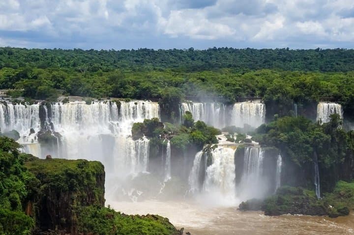 Iguassu Falls in 2 Days: Roundtrip Airport Transfer and Both-Sides Guided Tour photo 2