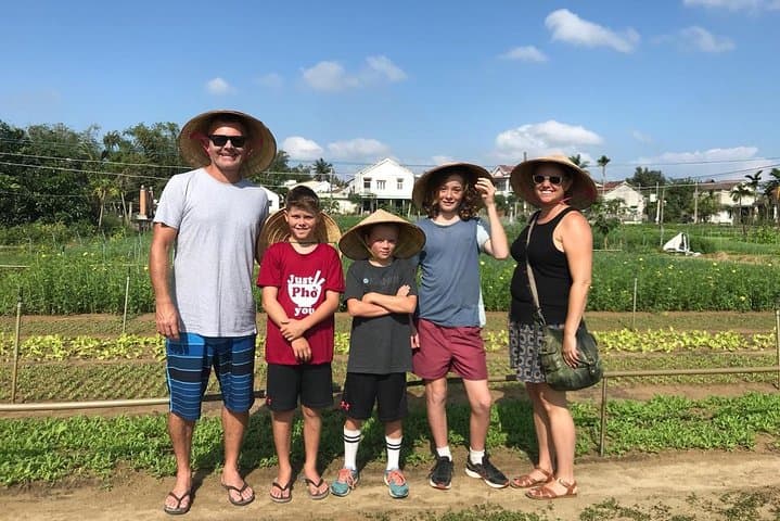 Tra Que Cooking Class & Countryside Cycle: Hoi An Day Tour with Foot Massage