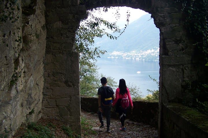 Hike the Avelli Trail: Pietra Pendula, Sasso del Lupo and Brunate to Torno Loop