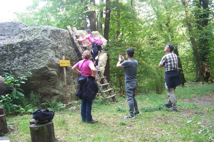 Hike the Avelli Trail: Pietra Pendula, Sasso del Lupo and Brunate to Torno Loop photo 4