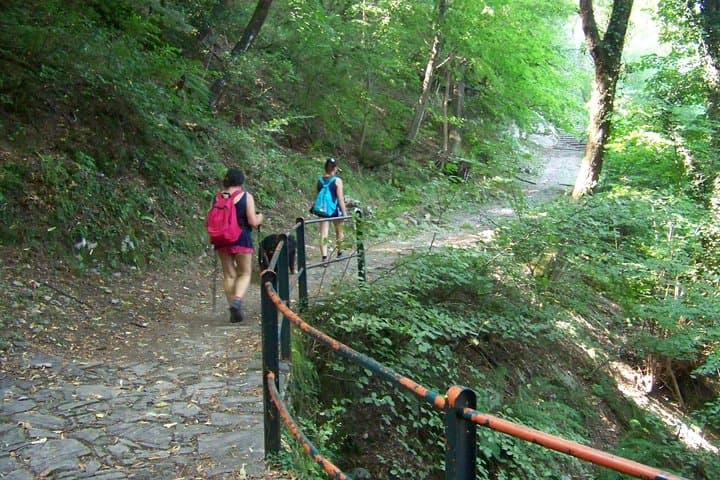Hike the Avelli Trail: Pietra Pendula, Sasso del Lupo and Brunate to Torno Loop photo 5