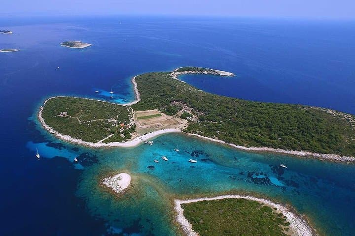 Blue Cave, Blue Lagoon & Shipwreck: Private Boat Tour from Split photo 3